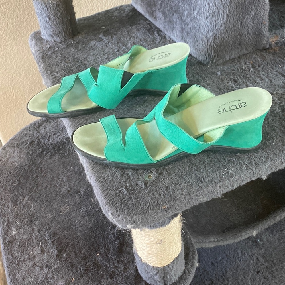 Arche green wedge. Have pink too